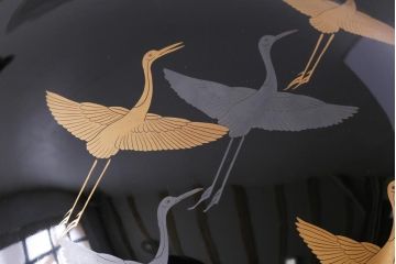 和製アンティーク　金彩・銀彩蒔絵　鶴の図　つやのある質感が上品な木製食籠(菓子器、菓子入れ)