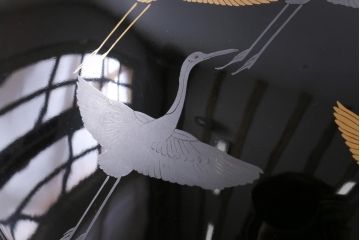 和製アンティーク　金彩・銀彩蒔絵　鶴の図　つやのある質感が上品な木製食籠(菓子器、菓子入れ)