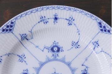 中古　ROYAL COPENHAGEN(ロイヤルコペンハーゲン)　ブルーフルーテッド　ハーフレース　プレート2枚セット(皿、洋食器)(定価約4万3千円)