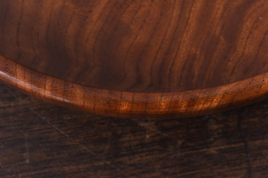 昭和レトロ　ケヤキ材　縮杢が印象的な温もり溢れる丸盆(お盆、トレー)