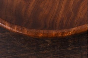 昭和レトロ　ケヤキ材　縮杢が印象的な温もり溢れる丸盆(お盆、トレー)