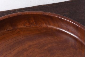 昭和レトロ　ケヤキ材　縮杢が印象的な温もり溢れる丸盆(お盆、トレー)