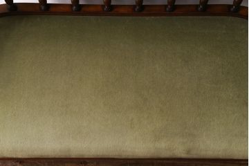 アンティーク家具　イギリスアンティーク　ウォールナット　凝ったデザインと上品な佇まいが素敵なソファ(2人掛けソファ、長椅子)