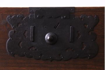 アンティーク家具　和製アンティーク　大正時代　桐材　和の風情あふれる重ね佐渡箪笥(衣装箪笥、チェスト、ローボード、桐箪笥、桐たんす)