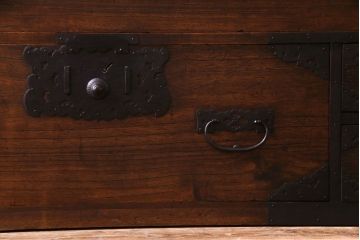 アンティーク家具　和製アンティーク　大正時代　桐材　和の風情あふれる重ね佐渡箪笥(衣装箪笥、チェスト、ローボード、桐箪笥、桐たんす)