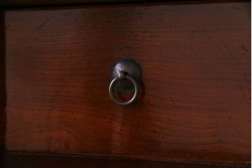 アンティーク家具　和製アンティーク　大正昭和初期　前面栗材　味わいと品格を兼ね備えた重ね米沢箪笥(衣装箪笥、ローボード)