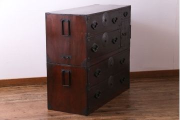 アンティーク家具　和製アンティーク　大正昭和初期　前面栗材　味わいと品格を兼ね備えた重ね米沢箪笥(衣装箪笥、ローボード)