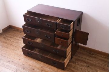 アンティーク家具　和製アンティーク　大正昭和初期　前面栗材　味わいと品格を兼ね備えた重ね米沢箪笥(衣装箪笥、ローボード)