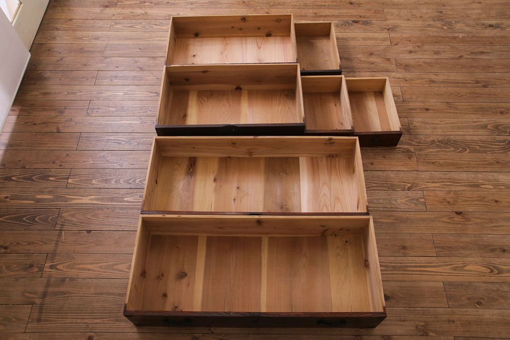 アンティーク家具　和製アンティーク　大正昭和初期　前面栗材　味わいと品格を兼ね備えた重ね米沢箪笥(衣装箪笥、ローボード)