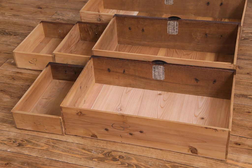 アンティーク家具　和製アンティーク　大正昭和初期　前面栗材　味わいと品格を兼ね備えた重ね米沢箪笥(衣装箪笥、ローボード)