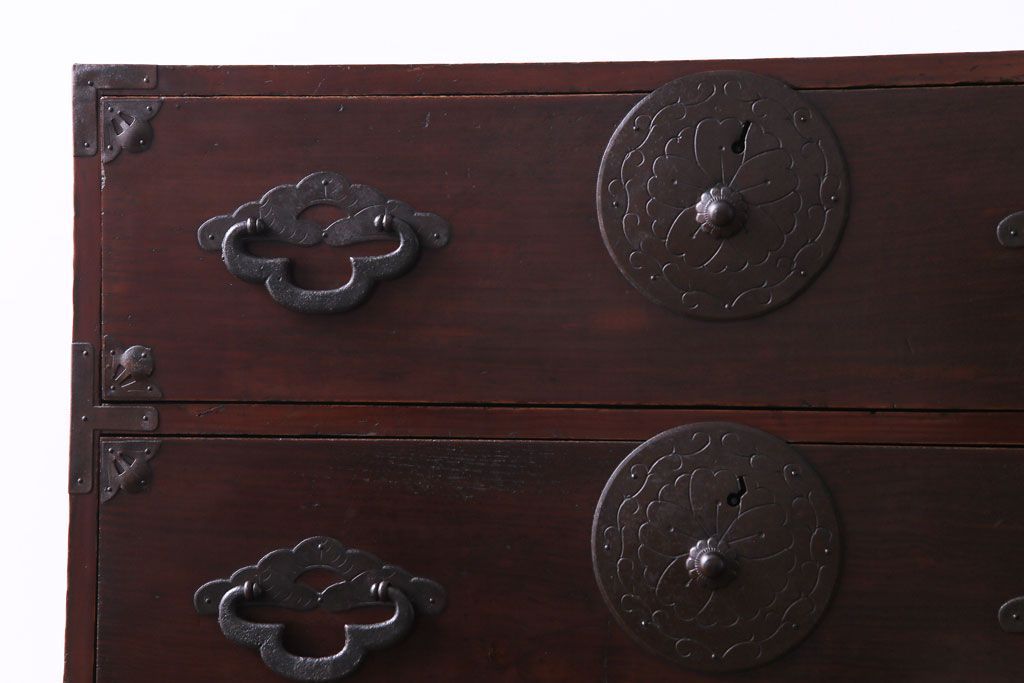 アンティーク家具　和製アンティーク　大正昭和初期　前面栗材　味わいと品格を兼ね備えた重ね米沢箪笥(衣装箪笥、ローボード)