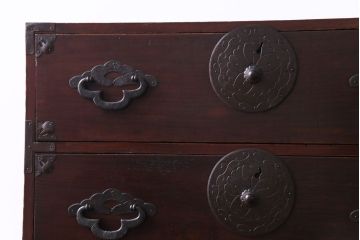 アンティーク家具　和製アンティーク　大正昭和初期　前面栗材　味わいと品格を兼ね備えた重ね米沢箪笥(衣装箪笥、ローボード)