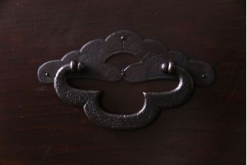 アンティーク家具　和製アンティーク　大正昭和初期　前面栗材　味わいと品格を兼ね備えた重ね米沢箪笥(衣装箪笥、ローボード)