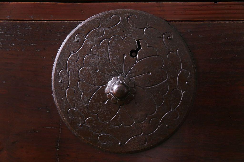 アンティーク家具　和製アンティーク　大正昭和初期　前面栗材　味わいと品格を兼ね備えた重ね米沢箪笥(衣装箪笥、ローボード)