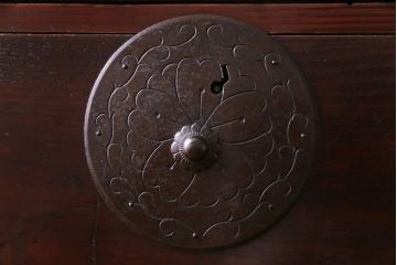 アンティーク家具　和製アンティーク　大正昭和初期　前面栗材　味わいと品格を兼ね備えた重ね米沢箪笥(衣装箪笥、ローボード)