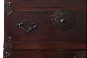 アンティーク家具　和製アンティーク　大正昭和初期　前面栗材　味わいと品格を兼ね備えた重ね米沢箪笥(衣装箪笥、ローボード)