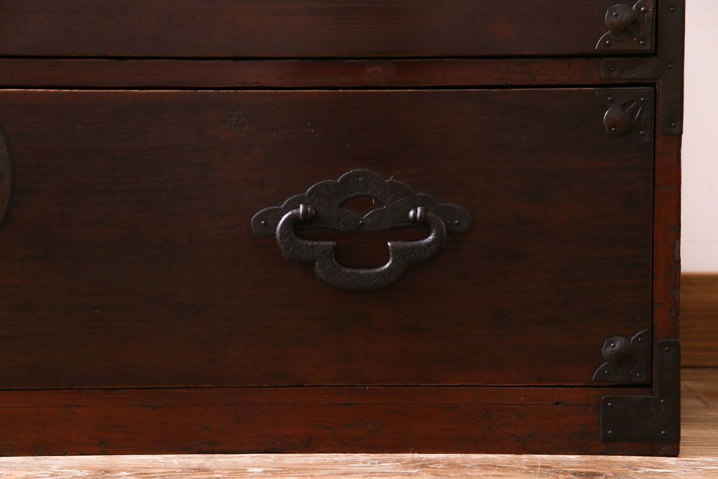 アンティーク家具　和製アンティーク　大正昭和初期　前面栗材　味わいと品格を兼ね備えた重ね米沢箪笥(衣装箪笥、ローボード)