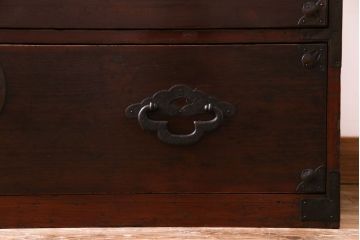 アンティーク家具　和製アンティーク　大正昭和初期　前面栗材　味わいと品格を兼ね備えた重ね米沢箪笥(衣装箪笥、ローボード)