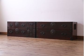 アンティーク家具　和製アンティーク　大正昭和初期　前面栗材　味わいと品格を兼ね備えた重ね米沢箪笥(衣装箪笥、ローボード)