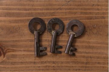 アンティーク家具　和製アンティーク　大正昭和初期　前面栗材　味わいと品格を兼ね備えた重ね米沢箪笥(衣装箪笥、ローボード)