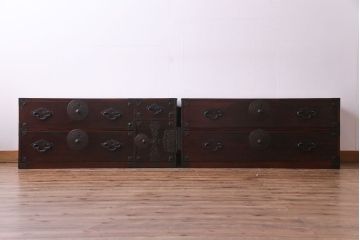 アンティーク家具　和製アンティーク　大正昭和初期　前面栗材　味わいと品格を兼ね備えた重ね米沢箪笥(衣装箪笥、ローボード)