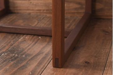 ビンテージ家具　北欧ヴィンテージ　シンプルなフレームと四角い天板が魅力のサイドテーブル(コーヒーテーブル、飾り台)