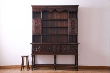 中古　松本民芸家具　凝った意匠が目を引くA型皿棚(キッチンボード、飾り棚)(定価約116万円)