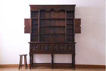 中古　松本民芸家具　凝った意匠が目を引くA型皿棚(キッチンボード、飾り棚)(定価約116万円)