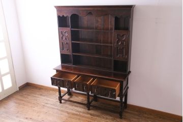 中古　松本民芸家具　凝った意匠が目を引くA型皿棚(キッチンボード、飾り棚)(定価約116万円)