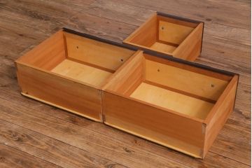 中古　松本民芸家具　凝った意匠が目を引くA型皿棚(キッチンボード、飾り棚)(定価約116万円)