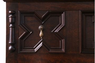 中古　松本民芸家具　凝った意匠が目を引くA型皿棚(キッチンボード、飾り棚)(定価約116万円)