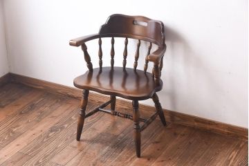 【Y様ご成約分】中古美品 飛騨産業・キツツキマーク　穂高シリーズ　キャプテンチェア(アームチェア、ダイニングチェア)です。