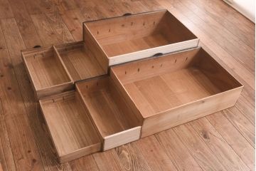 アンティーク家具　和製アンティーク　天板リメイク　総桐材　味わい深い風合いのタンスローボード(リビングボード、引き出し)