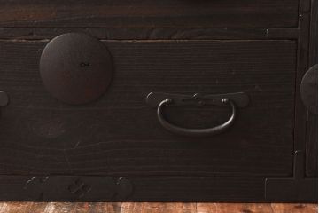 アンティーク家具　和製アンティーク　天板リメイク　総桐材　味わい深い風合いのタンスローボード(リビングボード、引き出し)