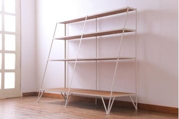 ラフジュオリジナル　チーク無垢材　アンティーク風の白いペイントがお洒落な台形アイアンラック(飾り棚、陳列棚)