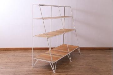 ラフジュオリジナル　チーク無垢材　アンティーク風の白いペイントがお洒落な台形アイアンラック(飾り棚、陳列棚)