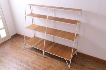 ラフジュオリジナル　チーク無垢材　アンティーク風の白いペイントがお洒落な台形アイアンラック(飾り棚、陳列棚)