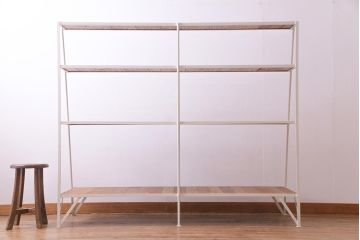 ラフジュオリジナル　チーク無垢材　アンティーク風の白いペイントがお洒落な台形アイアンラック(飾り棚、陳列棚)
