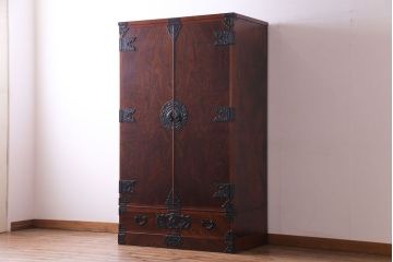 中古　伝統民芸家具　岩谷堂箪笥　存在感を放つ上質なワードローブ(洋服タンス、洋服箪笥)