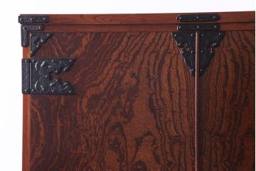 中古　伝統民芸家具　岩谷堂箪笥　存在感を放つ上質なワードローブ(洋服タンス、洋服箪笥)