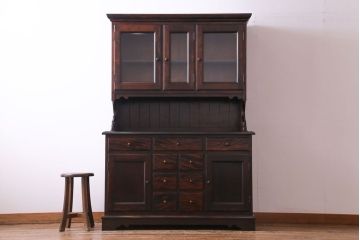 中古　松本民芸家具　シックな雰囲気が魅力的なC型食器棚(飾り棚、収納棚、キャビネット)(定価約66万円)(1)