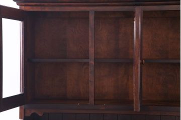 中古　松本民芸家具　シックな雰囲気が魅力的なC型食器棚(飾り棚、収納棚、キャビネット)(定価約66万円)(1)