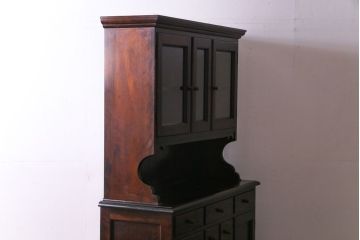 中古　松本民芸家具　シックな雰囲気が魅力的なC型食器棚(飾り棚、収納棚、キャビネット)(定価約66万円)(1)