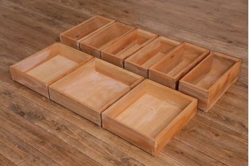 中古　松本民芸家具　シックな雰囲気が魅力的なC型食器棚(飾り棚、収納棚、キャビネット)(定価約66万円)(1)