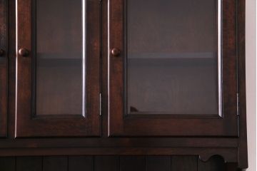 中古　松本民芸家具　シックな雰囲気が魅力的なC型食器棚(飾り棚、収納棚、キャビネット)(定価約66万円)(1)