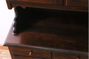 中古　松本民芸家具　シックな雰囲気が魅力的なC型食器棚(飾り棚、収納棚、キャビネット)(定価約66万円)(1)