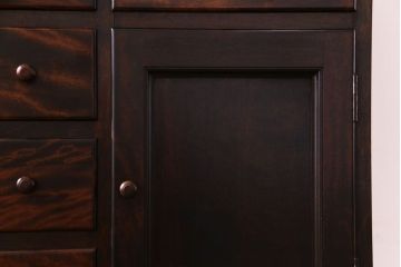 中古　松本民芸家具　シックな雰囲気が魅力的なC型食器棚(飾り棚、収納棚、キャビネット)(定価約66万円)(1)