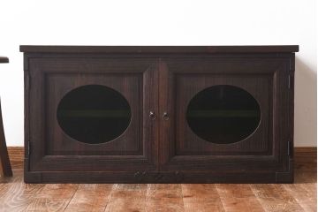 アンティーク家具　和製アンティーク　丸窓　当時物色ガラスがおしゃれな箪笥ローボード(リビングボード、収納棚、戸棚)
