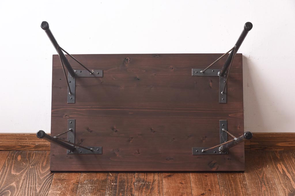 レトロ家具　ラフジュ工房オリジナル　ヒノキ材天板　レトロな風合いの鉄脚テーブル(サイドテーブル、コーヒーテーブル)