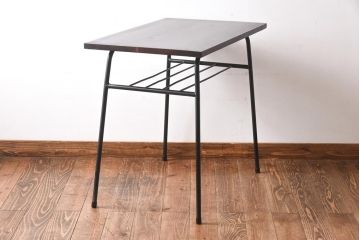 リメイク　ヒノキ材天板　古い鉄脚を合わせた小振りのテーブル(サイドテーブル、作業台、鉄脚テーブル)(1)